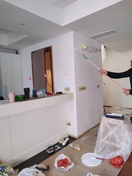Zugrav Bucuresti cu 22 ani experienta in renovari apartamente,